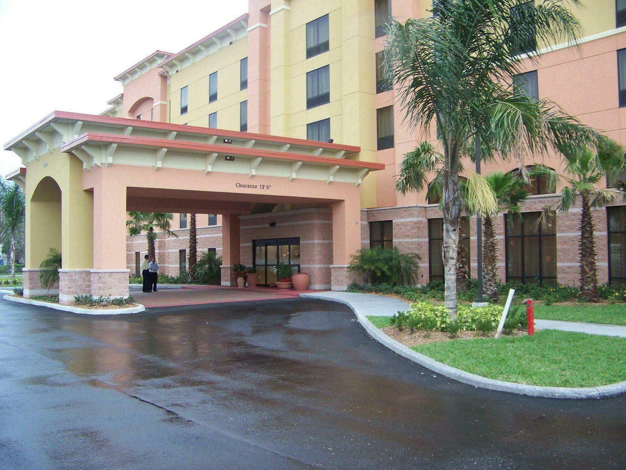 Hampton Inn & Suites Orlando-South Lake Buena Vista Киссимми Экстерьер фото